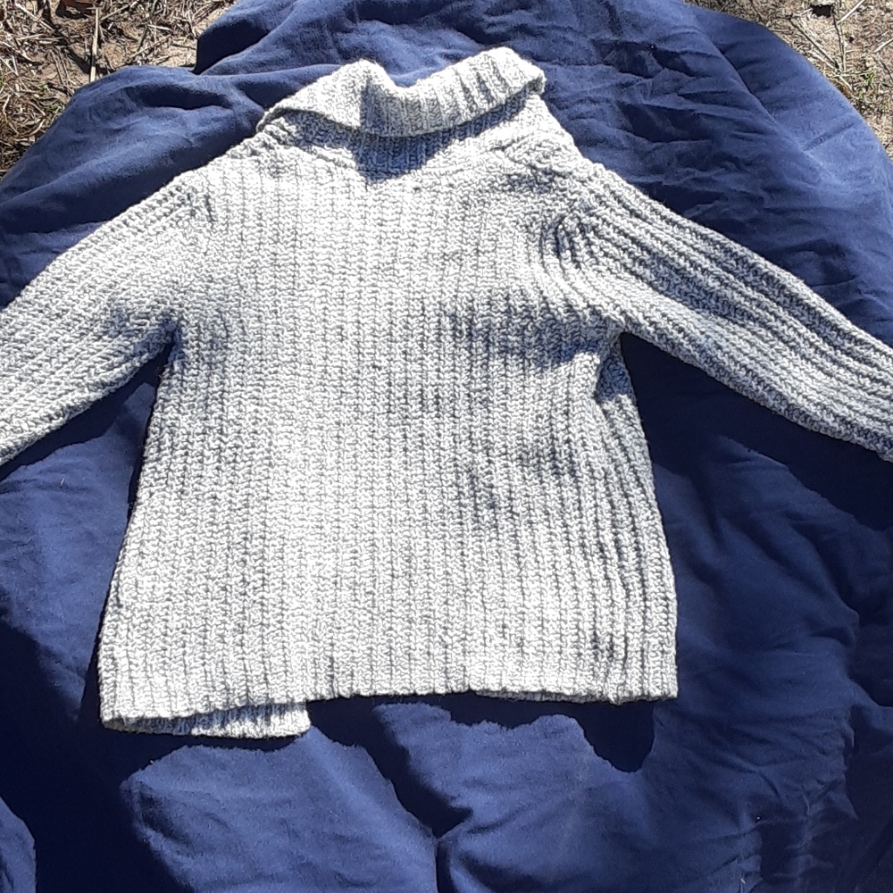 Nice sweater - Picture 2 of 2
